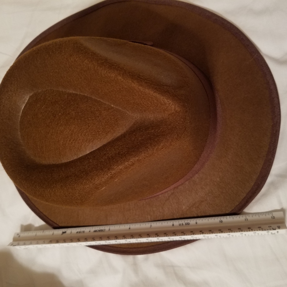 Brown rimmed cowboy hat AKA FREDDY KRUEGER HATNew hat not been worn I bought